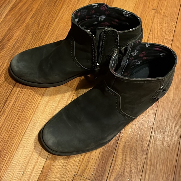 Teva Women's Greenish Brown Nubuck Leather Zip-up Foxy Ankle Boot - size 8.5 - Picture 2 of 5